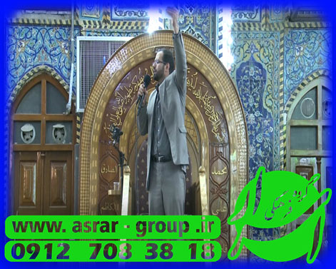 اجرای محمد رضا عسگری مجری شبکه قرآن در حرم امام حسین علیه السلام در لحظه تحویل سال نو